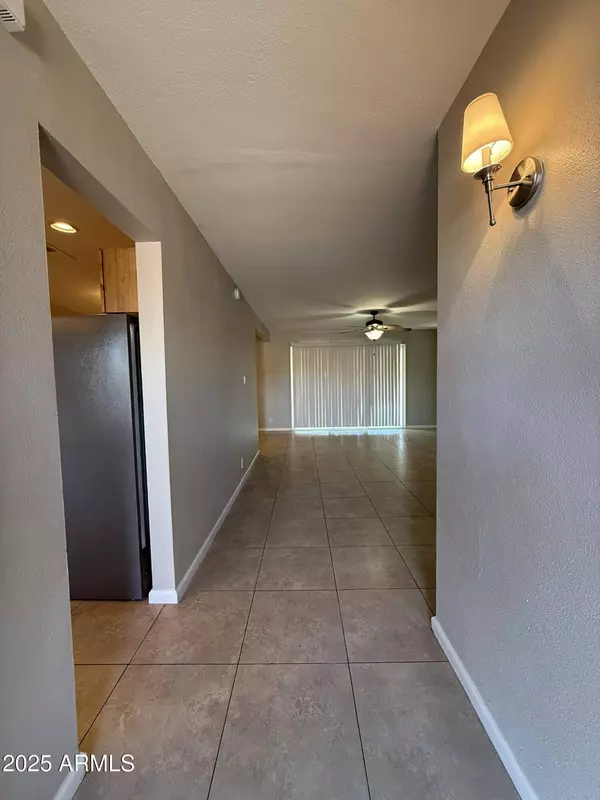 2401 W WELDON Avenue, Phoenix, AZ 85015