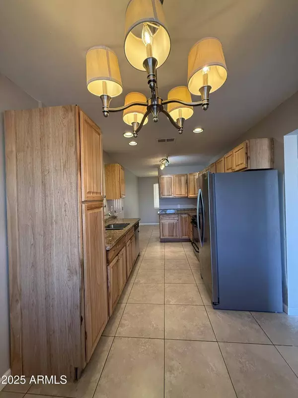 2401 W WELDON Avenue, Phoenix, AZ 85015