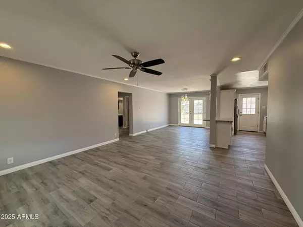 5815 N 21ST Avenue, Phoenix, AZ 85015