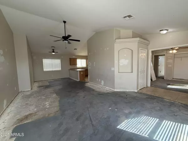 43213 W COWPATH Road, Maricopa, AZ 85138