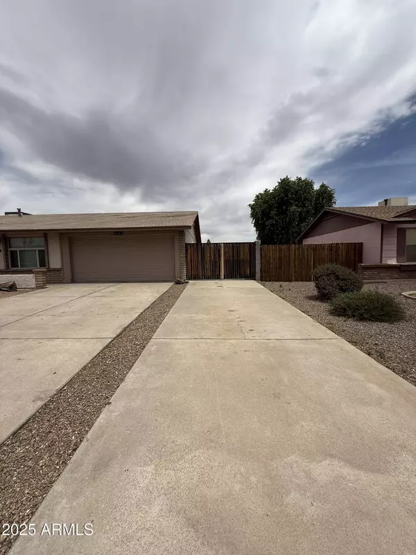 1804 W KRISTAL Way, Phoenix, AZ 85027