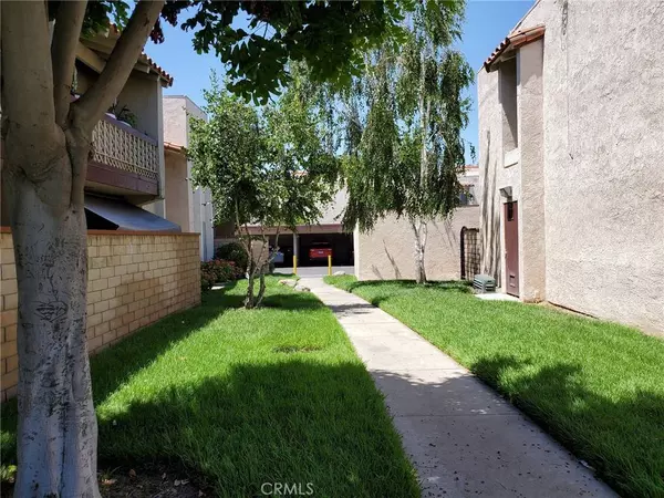 700 W La Veta AVE #F2, Orange, CA 92868