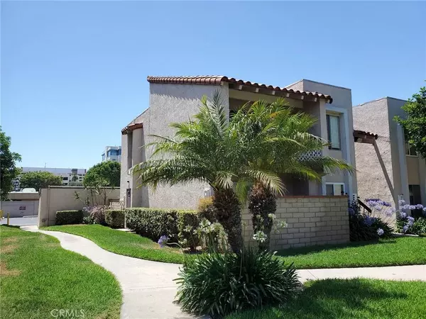 700 W La Veta AVE #F2, Orange, CA 92868