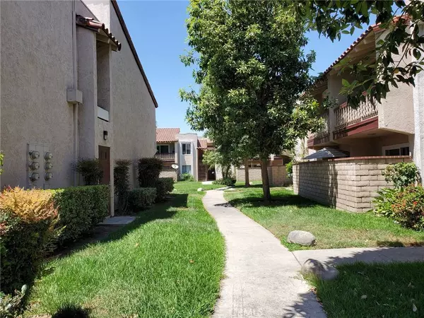 700 W La Veta AVE #F2, Orange, CA 92868