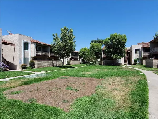 700 W La Veta AVE #F2, Orange, CA 92868