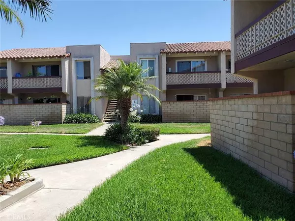 700 W La Veta AVE #F2, Orange, CA 92868