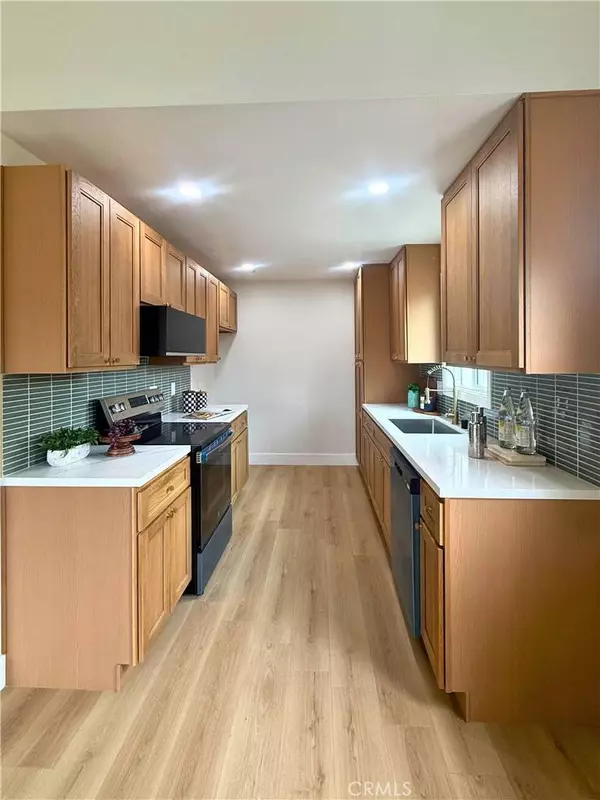 1994 11th ST, La Verne, CA 91750