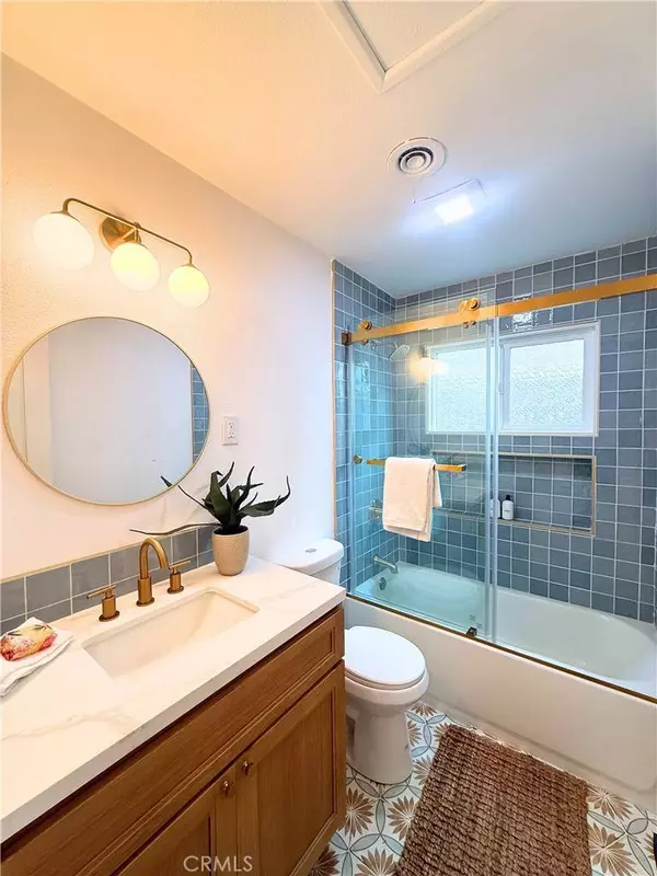 1994 11th ST, La Verne, CA 91750