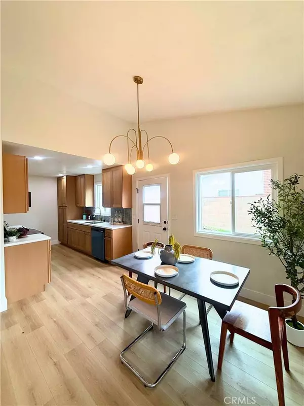 1994 11th ST, La Verne, CA 91750