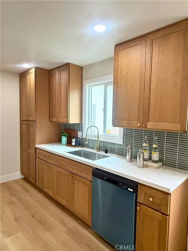 1994 11th ST, La Verne, CA 91750