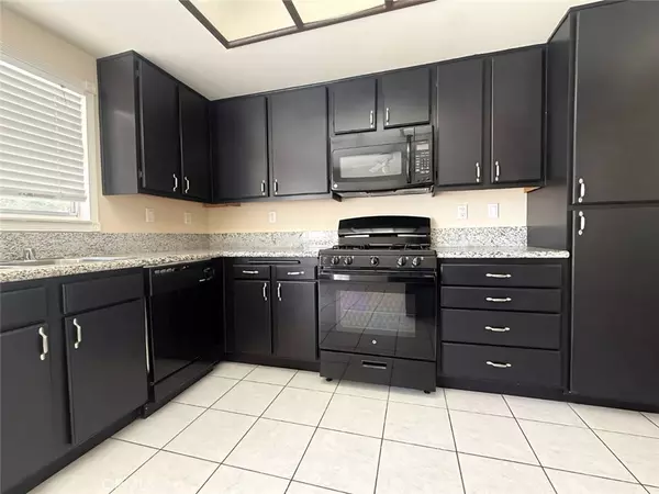 1816 W Avenue K11, Lancaster, CA 93534