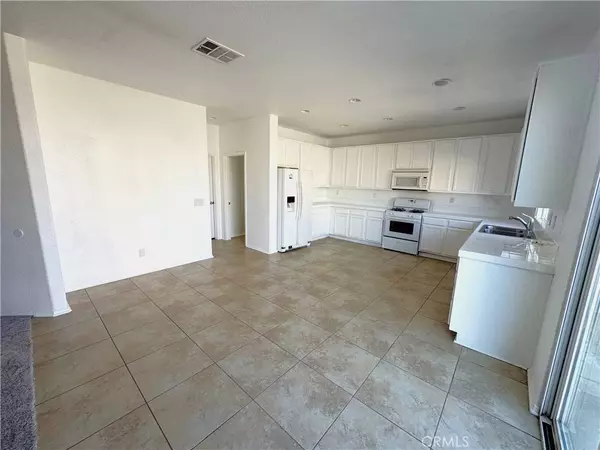 2709 E Avenue J4, Lancaster, CA 93535