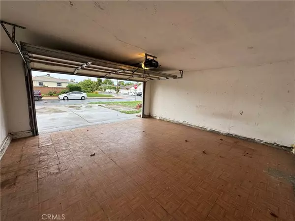 9256 Swinton AVE, North Hills, CA 91343