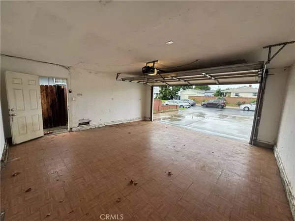 9256 Swinton AVE, North Hills, CA 91343