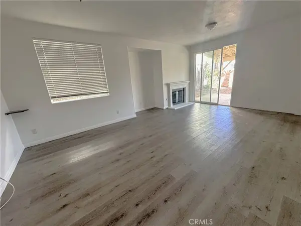 8240 Chamberlain LN, Reseda, CA 91335