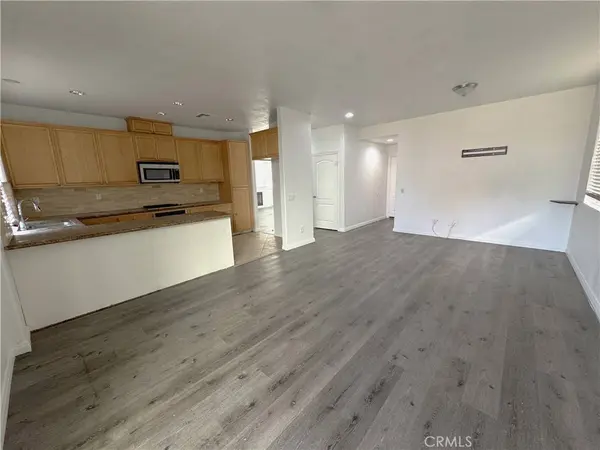 8240 Chamberlain LN, Reseda, CA 91335
