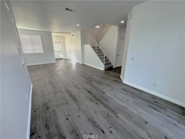 8240 Chamberlain LN, Reseda, CA 91335