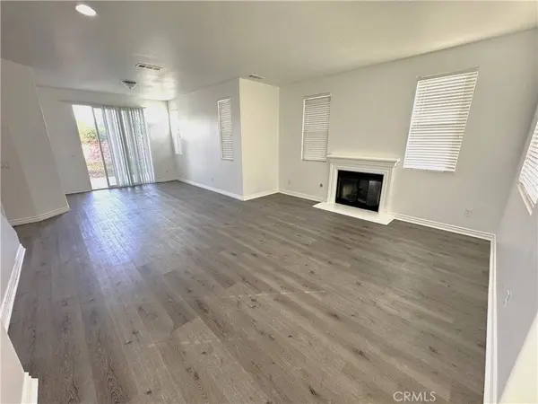 8240 Chamberlain LN, Reseda, CA 91335