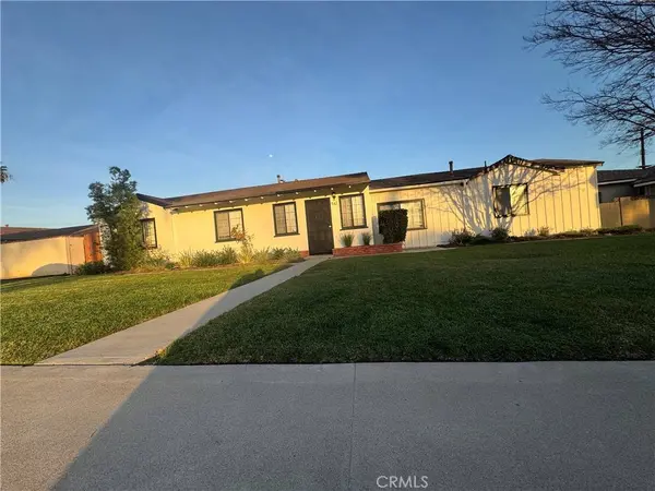 547 S Yorba ST, Orange, CA 92869
