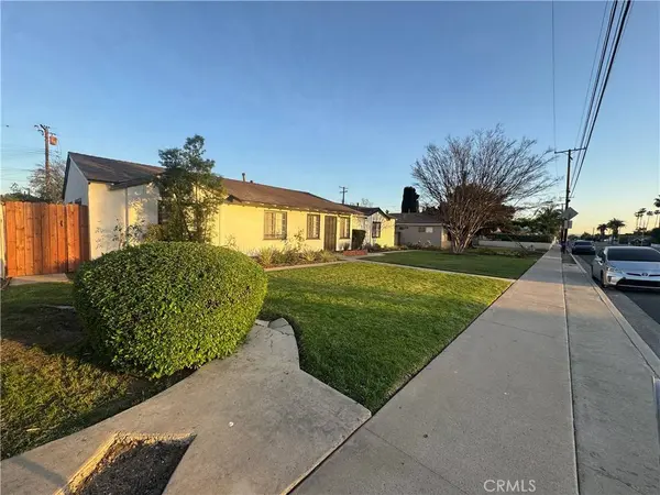 547 S Yorba ST, Orange, CA 92869