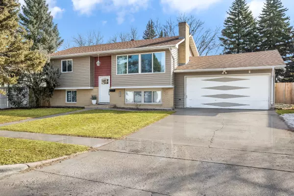 2408 S 13th St, Moorhead, MN 56560-4602