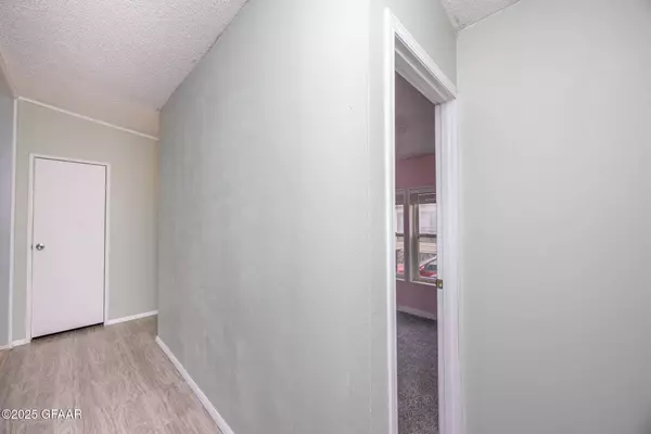 2499 LAWNDALE RD, Grand Forks, ND 58201