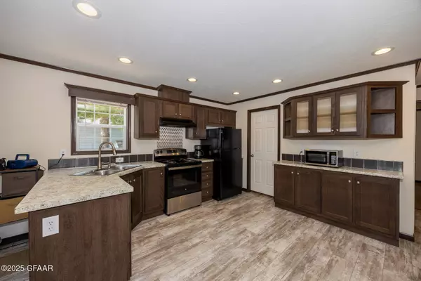 2502 CUMBERLAND RD, Grand Forks, ND 58201