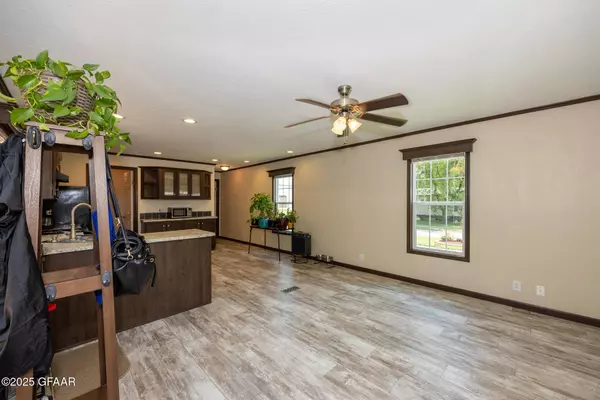 2502 CUMBERLAND RD, Grand Forks, ND 58201