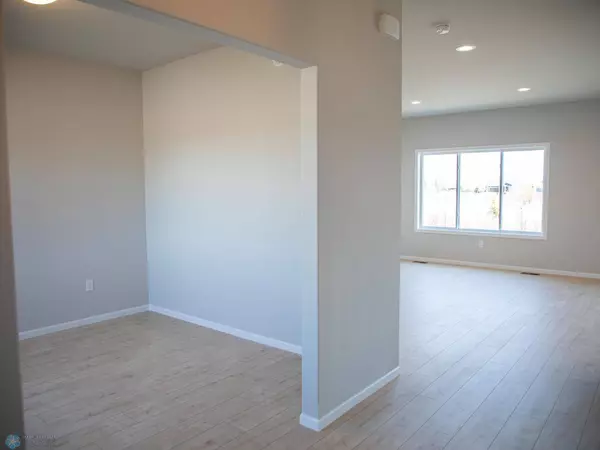 10202 Burgundy DR, Horace, ND 58047