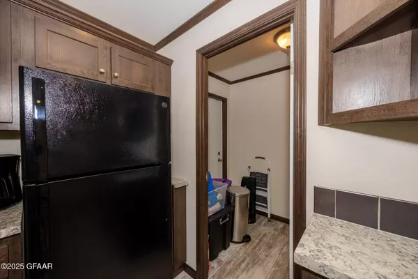 2502 CUMBERLAND RD, Grand Forks, ND 58201