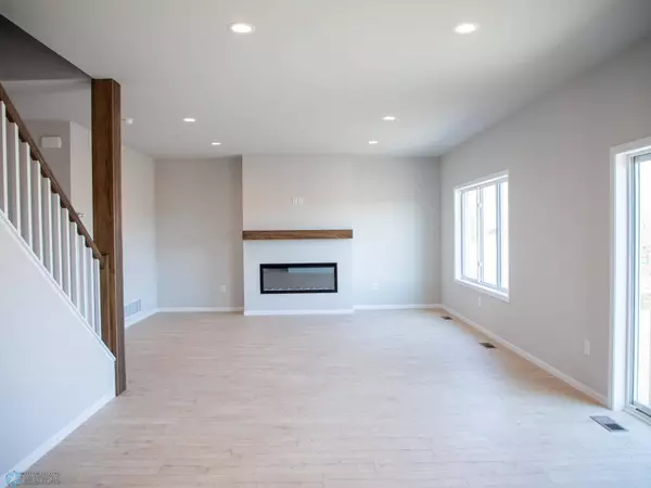 10202 Burgundy DR, Horace, ND 58047