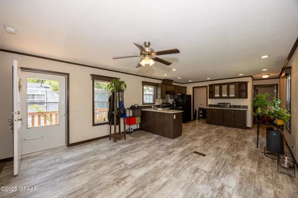 2502 CUMBERLAND RD, Grand Forks, ND 58201