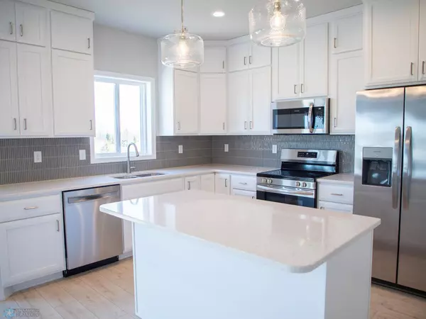 10202 Burgundy DR, Horace, ND 58047