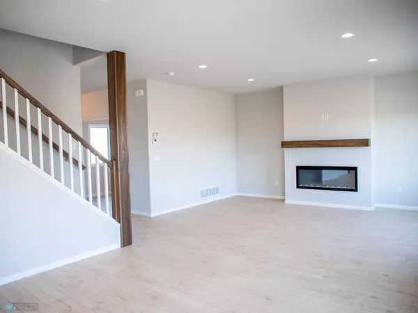 10202 Burgundy DR, Horace, ND 58047