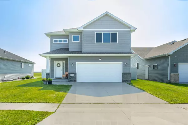 5956 58th St S, Fargo, ND 58104-5680