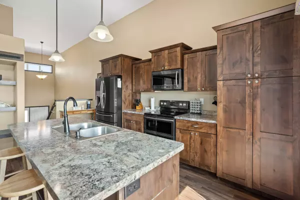 5956 58th St S, Fargo, ND 58104-5680