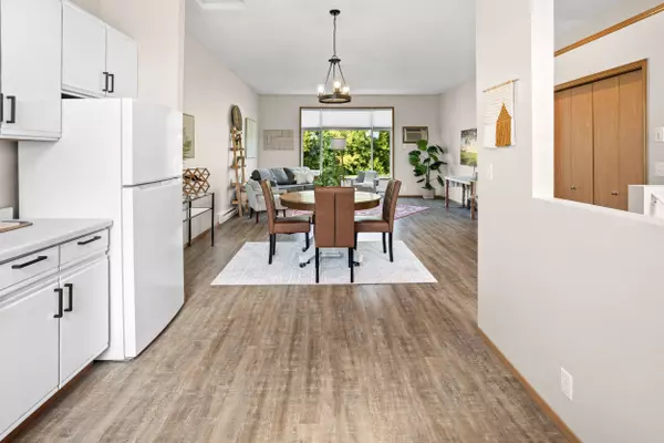 877 37th Ave N, Fargo, ND 58102-1097