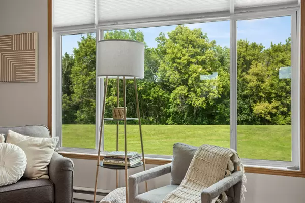 877 37th Ave N, Fargo, ND 58102-1097