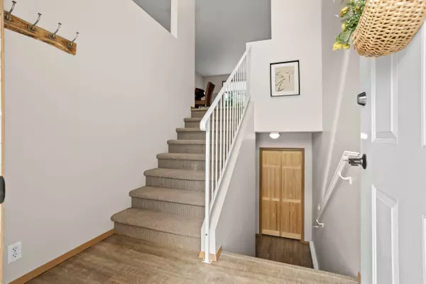 877 37th Ave N, Fargo, ND 58102-1097