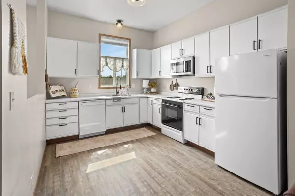 877 37th Ave N, Fargo, ND 58102-1097