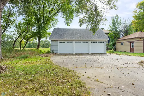 344 9th AVE S, Fargo, ND 58103