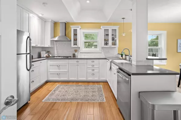 344 9th AVE S, Fargo, ND 58103