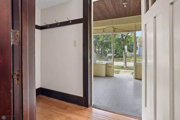 344 9th AVE S, Fargo, ND 58103