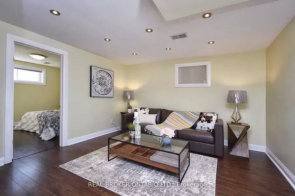 Discover Your Ideal Rental at 3 Evanston Dr in Bathurst Manor,Khoa Le