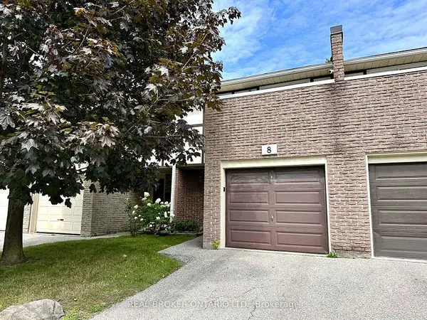 Executive Living at 1485 Gulleden Dr #8, Mississauga: Fully Renovated Townhome for Lease in Applewood