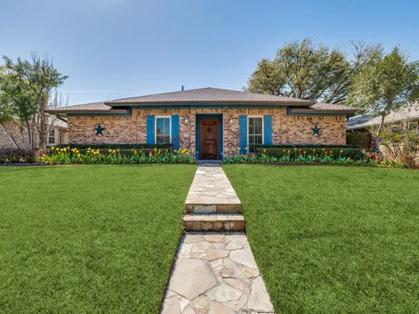 2516 Lawnview Dr Carrollton TX: Pool Home Near Mary Heads Carter Park