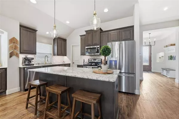 3025 Fern Court, Midlothian, TX 76065