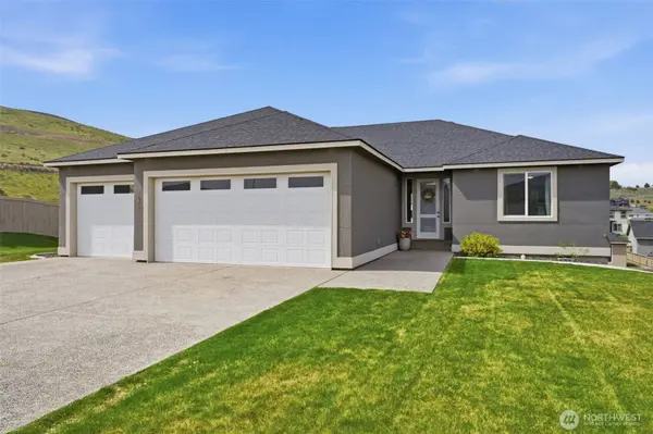 1075 Klamath CT, Richland, WA 99352