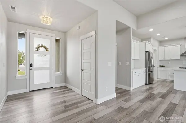 1075 Klamath CT, Richland, WA 99352