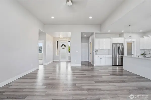 1075 Klamath CT, Richland, WA 99352